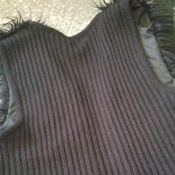 Faux fur vest - Picture 2 of 5